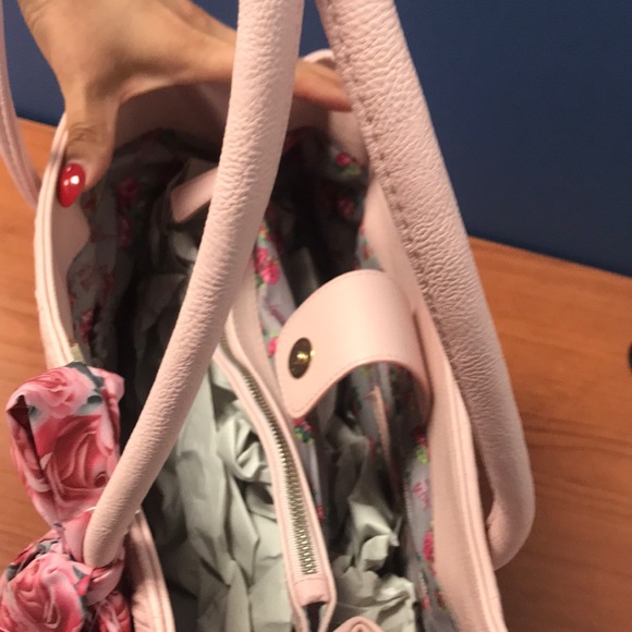 Betsey Johnson Tote with Scarf in Blush NWT - Picture 6 of 8